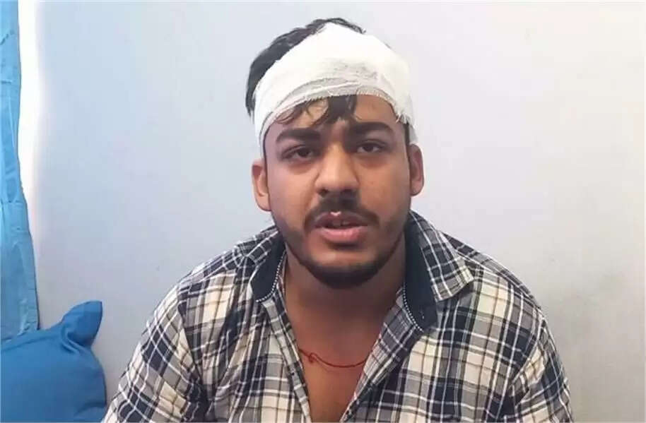 a youth was beaten up by a man claiming to be a DSP