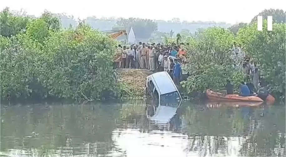 car fell in canal