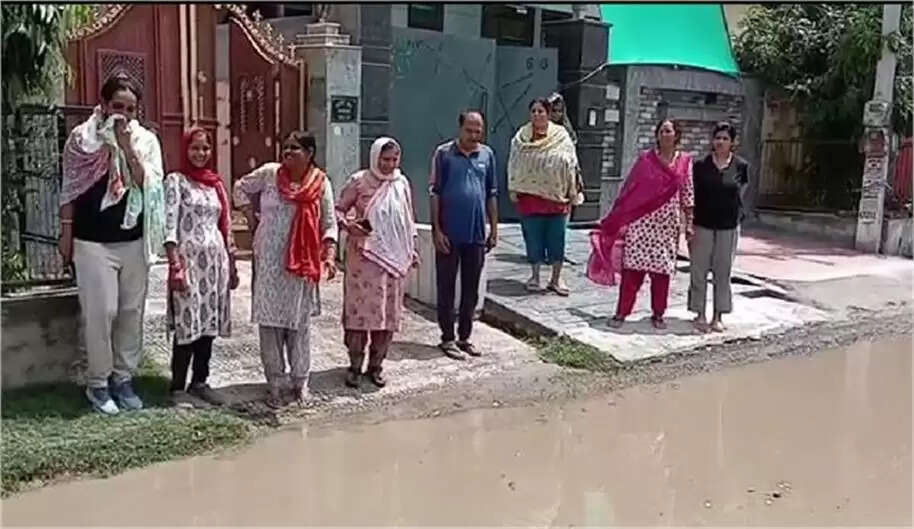 Bhiwani are troubled by broken roads